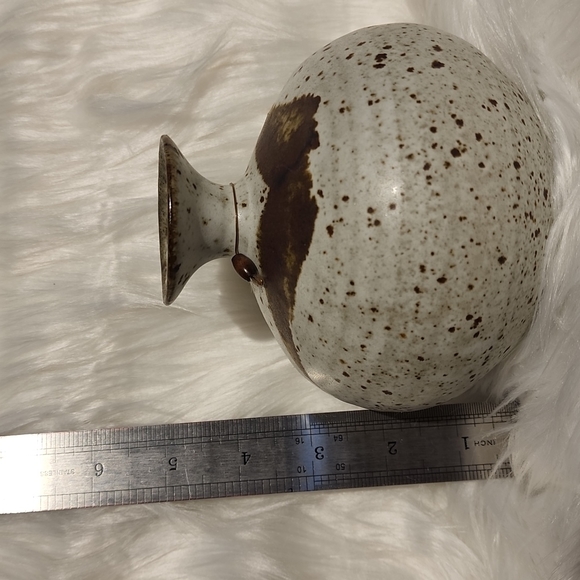 Home decor small vase rustic looking handpainted butterfly - Picture 4 of 10